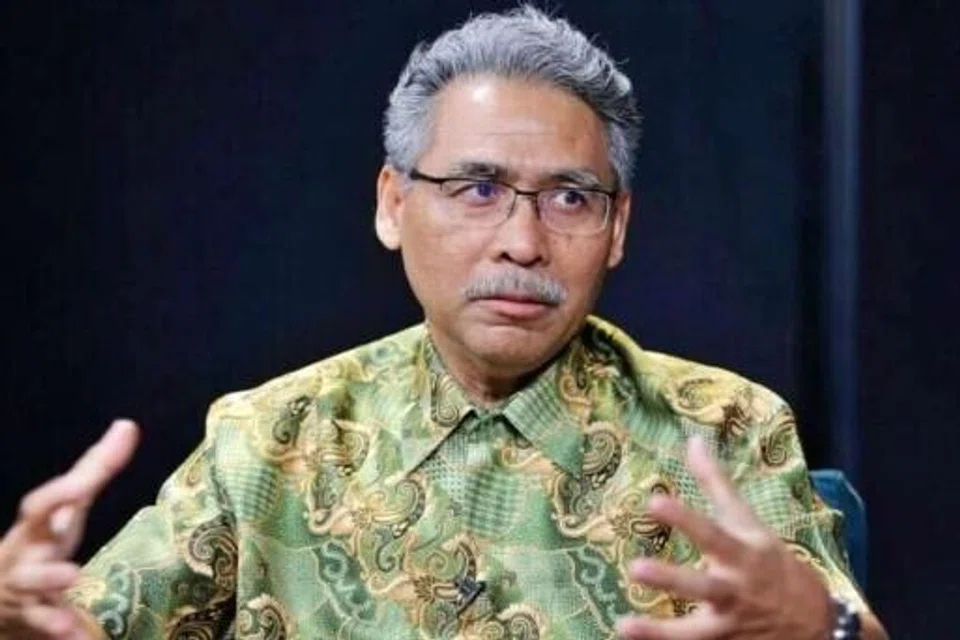 Penganalisis politik merangkap pakar geostrategi dan Zamil Kanan Akademi Penyelidikan Strategik Nusantara , Profesor Dr Azmi Hassan.