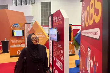 Dengan pengalaman bekerja lebih 20 tahun dalam pengurusan pejabat, Cik Ismilina Mohd Ismail, mengunjungi Pesta Kerjaya Kongres Kesatuan Sekerja Kebangsaan (NTUC) untuk mencari peluang pekerjaan baru selepas tiga bulan menganggur.