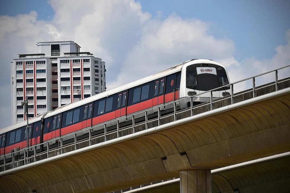 DITUTUP AWAL: Beberapa stesen di laluan Utara-Selatan dan Timur-Barat akan ditutup lebih awal untuk membolehkan kerja penyelenggaraan bagi memperbaharui sistem bekalan tenaga MRT. - FOTO BH oleh NG SOR SOR LUAN