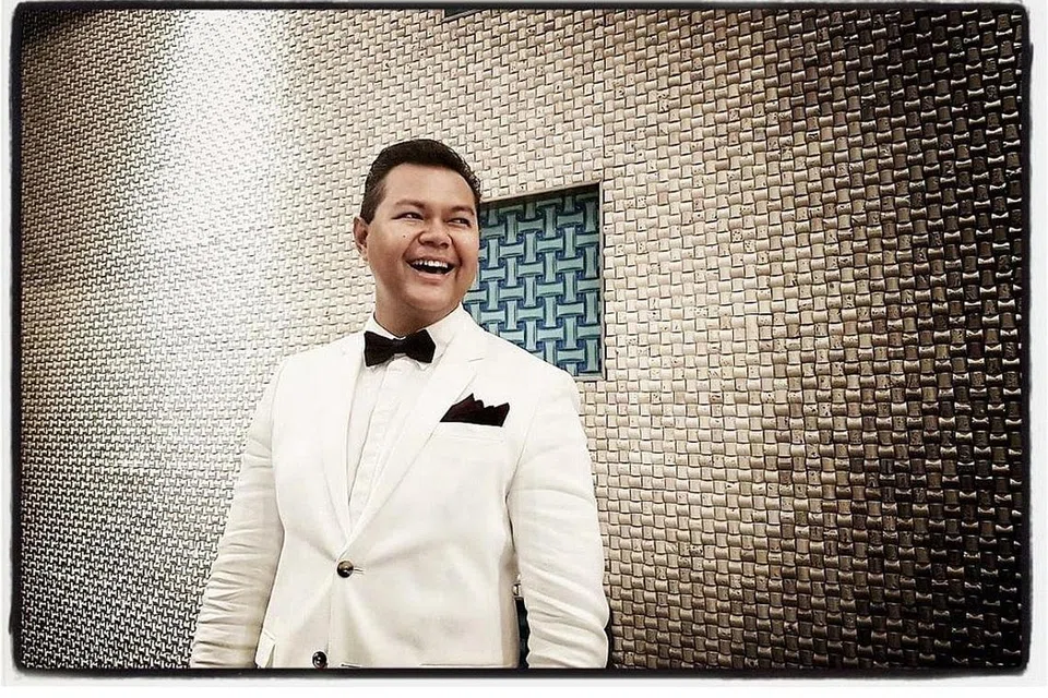 TIDAK HILANG DAN MASIH BERJUANG: Pelantun lagu balada syahdu 'Kaulah Segalanya', Hazrul Nizam, baru-baru ini merakamkan 'single' Hari Raya, Senandung Aidilfitri. - Foto ihsan HAZRUL NIZAM
