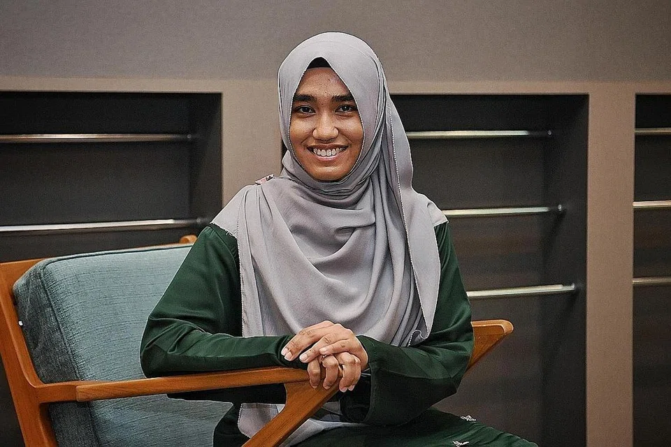 MENGAJAR IKUT PEREDARAN MASA: Dengan menerapkan alat-alat teknologi, Cik Mardhiah berkata para pelajarnya lebih berminat untuk melibatkan diri secara aktif dan dapat memahami apa yang diajar dengan lebih mendalam. - Foto BH oleh KHALID BABA