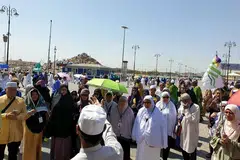 PERLU CERGAS DAN SIHAT: Sebahagian jemaah Singapura daripada Sha Travel & Tour semasa melakukan Ziarah Madinah di Jabal Uhud selepas musim haji lalu.
