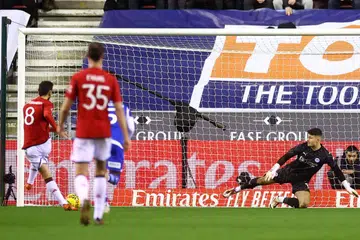 PUAS HATI MENANG: Pemain tengah yang juga kapten, Bruno Fernandes, menjaringkan gol kedua Manchester United melalui tendangan penalti. United mendapat 33 percubaan dan hanya menjaringkan dua gol. Namun, pengurusnya Erik ten Hag tetap berpuas hati dengan kemenangan itu.