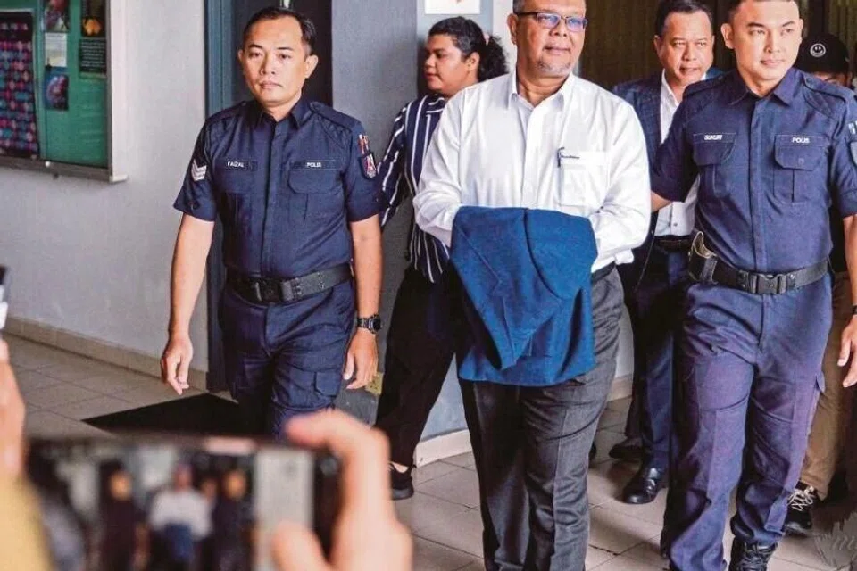 Ahli Dewan Undangan Negeri (Adun) Jitra (Kedah) daripada Perikatan Nasional (PN), Dr Haim Hilman Abdullah (dua dari kanan), mengaku tidak bersalah di Mahkamah Majistret Seremban, Negeri Sembilan, atas tuduhan mengeluarkan kenyataan yang menimbulkan kebimbangan awam.