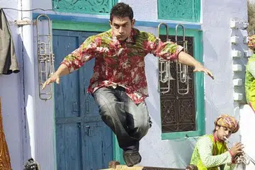 TARIKAN SEMBERANI: 'PK' yang dibintangi Aamir Khan mencipta sejarah sebagai filem India yang berjaya menembusi pasaran China. - Foto UTV MOTION PICTURES