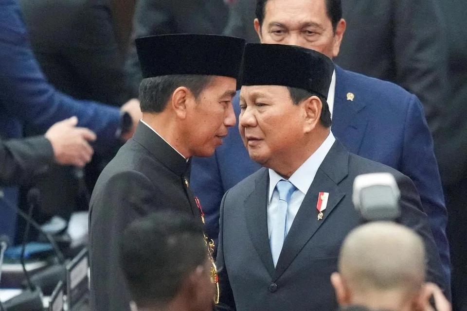 Hubungan rapat kedua-dua tokoh, Encik Joko ‘Jokowi’ Widodo (kiri) yang secara terbuka menyokong pencalonan Encik Prabowo Subianto (kanan) sebagai penggantinya.