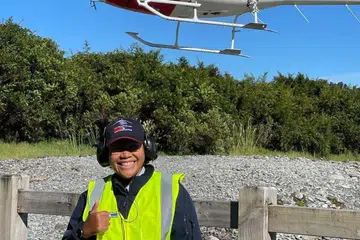 Cik Farishia Osman bekerja sebagai kru darat helikopter di Fox Glacier dari November 2023 hingga November 2024.