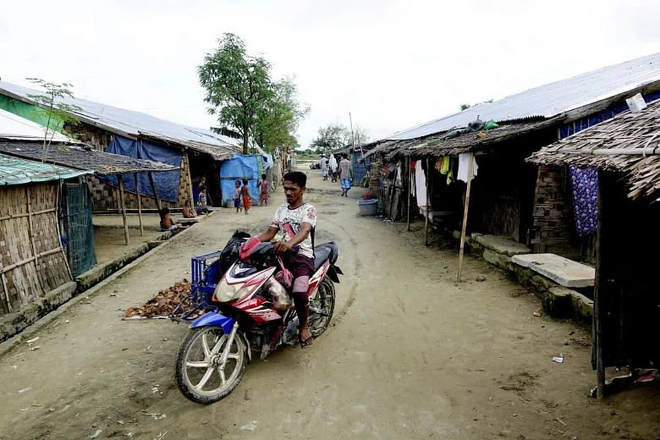 SEKATAN INTERNET DITARIK BALIK: Sekatan terhadap perkhidmatan Internet di negeri Rakhine dan Chin, Myanmar, ditarik balik, di tengah-tengah rundingan damai yang bertujuan untuk menamatkan pertempuran di kawasan itu. -Foto EPA.