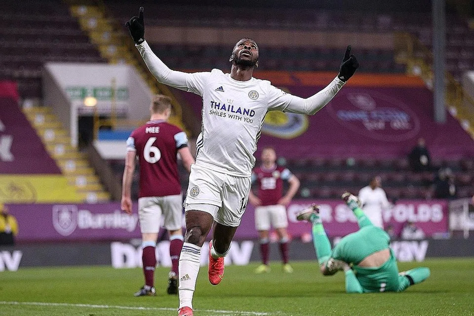 BANGKIT MENYERANG: Gol Iheanacho membantu Leicester City menyekat Burnley 1-1 kelmarin. - Foto REUTERS