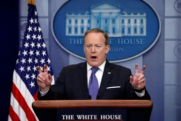 Jurucakap Rumah Putih, Encik Sean Spicer, semasa taklimat di Rumah Putih pada 13 Mac 2017. 