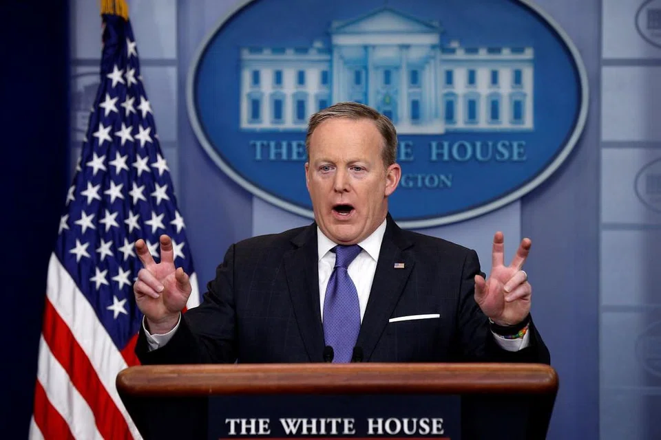 Jurucakap Rumah Putih, Encik Sean Spicer, semasa taklimat di Rumah Putih pada 13 Mac 2017. 