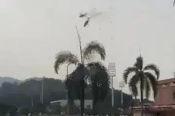 Tangkap layar rakaman video helikopter bertembung di udara dalam Pangkalan TLDM Lumut