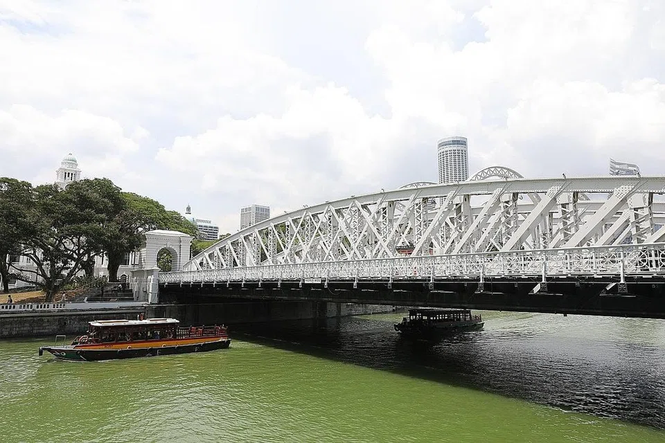 MONUMEN NEGARA: Jambatan Anderson merupakan antara tiga jambatan Sungai Singapura yang telah diwartakan sebagai monumen negara semalam. - Foto BH oleh ONG WEE JIN