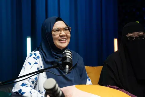 Pegawai eksekutif perkhidmatan keluarga AMP Singapura, Cik Nurhayati Yusof, berkata antara sebab utama ramai individu terjebak dalam hutang adalah kerana kurangnya pengetahuan dalam mengurus kewangan.