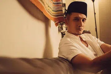 FAUZIE LAILY: 'Tersebutlah Kisah' merupakan projek tahun akhir ijazah sarjana mudanya yang menerapkan tentang kepentingan dan kemurnian bahasa Melayu. - Foto INSTAGRAM FAUZIE LAILY