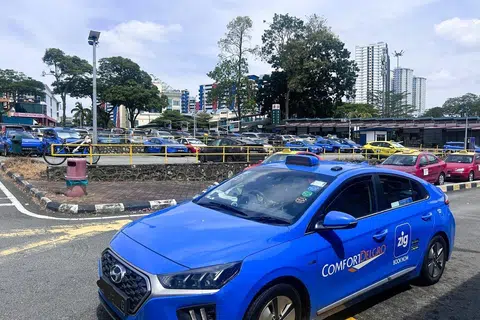 Tambahan kuota teksi mungkin boleh menyebabkan pemandu terpaksa beratur panjang di Terminal Larkin Sentral dan menunggu berjam-jam untuk mendapatkan penumpang pulang.