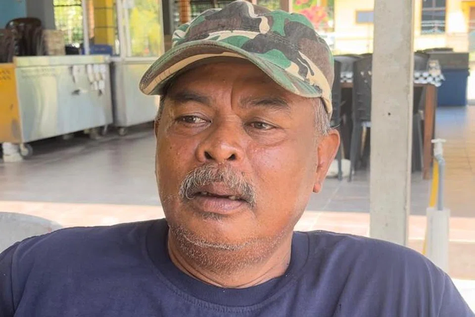 Pengusaha kupang di Kampung Telok Sinting, Pasir Panjang, Port Dickson, Negeri Sembilan, Encik Saad Talib, terkilan kejadian kupang beracun menjejaskan pendapatannya.