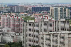 Langkah mengetatkan pinjaman maksimum yang boleh diambil pembeli rumah daripada Lembaga Perumahan dan Pembangunan (HDB) dijangka akan memperlahankan kadar kenaikan harga flat buat sementara waktu dalam tempoh terdekat tetapi permintaan dan harga flat jualan semula dijangka terus meningkat, kata penganalisis.
