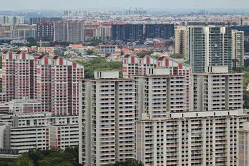 Langkah mengetatkan pinjaman maksimum yang boleh diambil pembeli rumah daripada Lembaga Perumahan dan Pembangunan (HDB) dijangka akan memperlahankan kadar kenaikan harga flat buat sementara waktu dalam tempoh terdekat tetapi permintaan dan harga flat jualan semula dijangka terus meningkat, kata penganalisis.