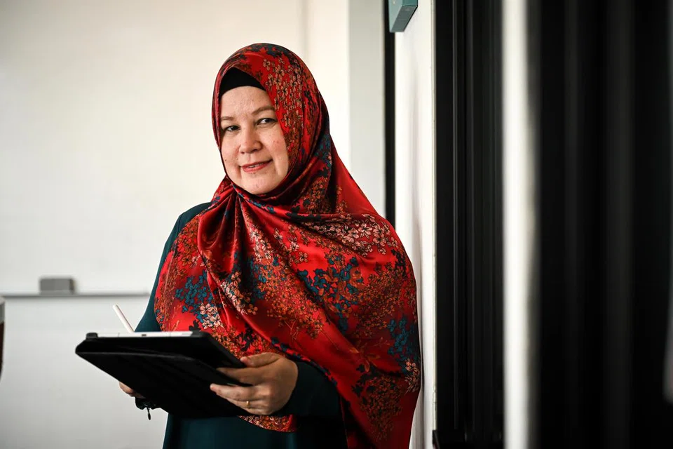 MAHU BANTU WANITA: Cik Zarina Abdullah Wright salah seorang pengasas Empowered Women Network SG (EWN).