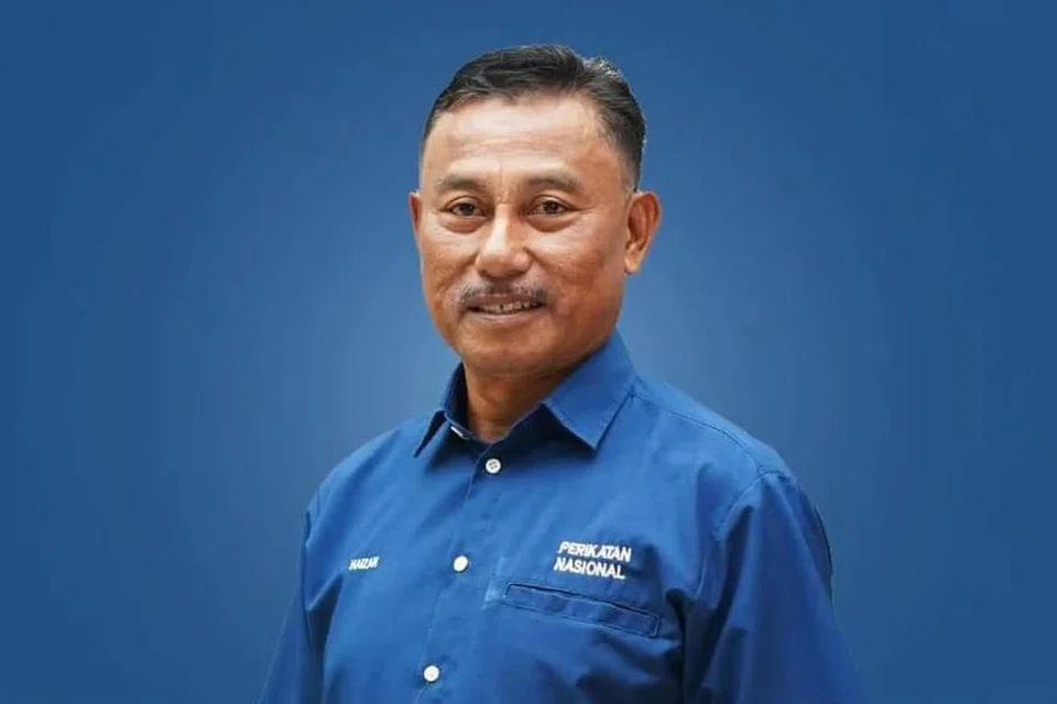 Calon Perikatan Nasional (PN) dari Parti Pribumi Bersatu Malaysia (Bersatu), yang juga bekas pemain bola sepak Johor, Encik Mohamad Haizan Jaafar, 61 tahun. 