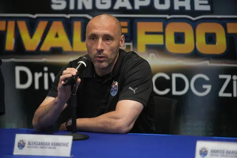 Memimpin kelabnya, Lion City Sailors, menjuarai SPL dan Piala Singapura musim ini di samping kejayaan ke final Liga Juara-Juara Asia 2 menyaksikan jurulatih pasukan, Aleksandar Rankovic, menerima anugerah Jurulatih Terbaik.