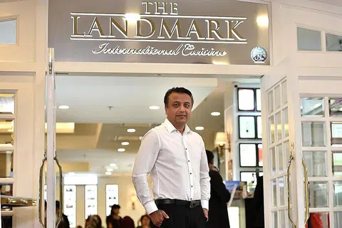 LUASKAN PERNIAGAAN: Memandangkan ruang kembangkan niaga di pasaran setempat agak sempit, Encik Ali ambil keputusan untuk luaskan perniagaan mulai tahun depan di luar negara. - Foto BH oleh KELLY HUI