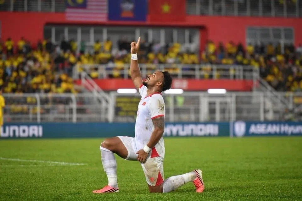 Penyerang kelahiran Brazil, Rafaelson, yang juga dikenali sebagai Nguyen Xuan Son, menjaringkan gol untuk Vietnam pada minit kelima waktu kecederaan separuh masa pertama.