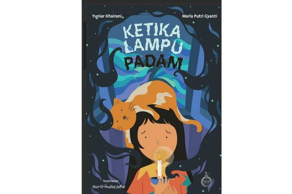 Buku, ‘Ketika Lampu Padam’, karya asal Yuniar Khairani menyentuh tentang topik tenaga elektrik. 