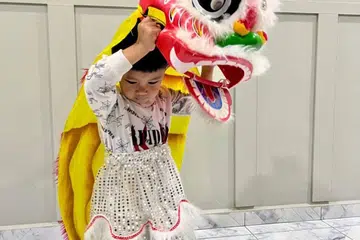 Kanak-kanak berusia tiga tahun dari Malaysia, Raid Eusoff, minat tarian singa.