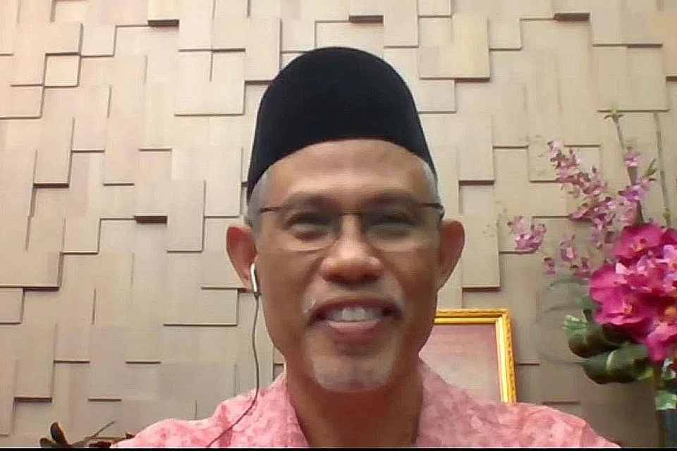 PERKUKUH SEKTOR ASATIZAH: Encik Masagos akur peranan penting asatizah dalam membimbing masyarakat terutama dalam menghadapi wabak Covid-19. - Foto FACEBOOK MASAGOS ZULKIFLI