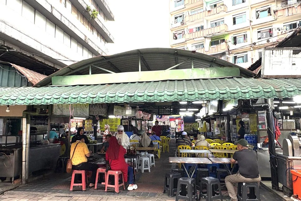 Medan selera di kawasan tumpuan pelancong di Jalan Masjid India, Kuala Lumpur, semakin usang dan uzur, dan usaha naik taraf secara berperingkat sedang dijalankan Dewan Bandaraya Kuala Lumpur (DBKL).