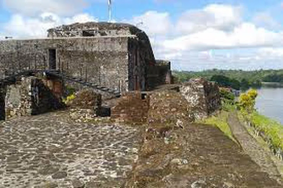 BENTENG PERTAHANAN: Kubu terbesar boleh ditemui di kawasan kediaman El Castillo berhampiran Sungai San Juan.