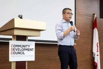 USAHA HEBAT MASYARAKAT: Encik Edwin Tong berkata baucar Majlis Pembangunan Masyarakat (CDC) bernilai $1.19 juta yang diderma oleh hampir 10,000 isi rumah  adalah jumlah yang sangat besar kerana ia adalah usaha masyarakat dan bukan dirancang. 