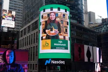 Restoran Hjh Maimunah dipaparkan pada papan iklan Menara Nasdaq di New York, Amerika Syarikat, dari 1 hingga 14 November sebagai sebahagian daripada usaha Grab memaparkan sajian Asia Tenggara.