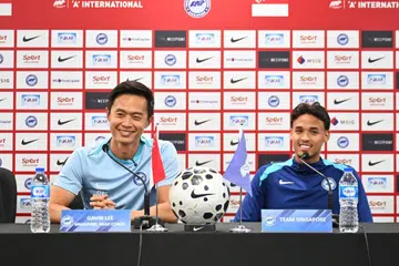 Ketua jurulatih Singa, Gavin Lee, pemain Singa, menentang China, Ilhan Fandi