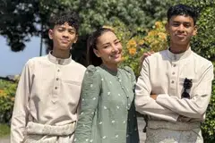 Rita Rudaini bersama dua anak lelakinya iaitu Airit Qaqa Arjuna (kiri) dan Airit Rayyan Rizqin seronok setiap kali pulang beraya di kampung di Perlis.