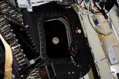 Pandangan bulan yang diambil oleh angkasawan Artemis II melalui tingkap kapal angkasa Orion pada hari kelima misi, 6 April 2026