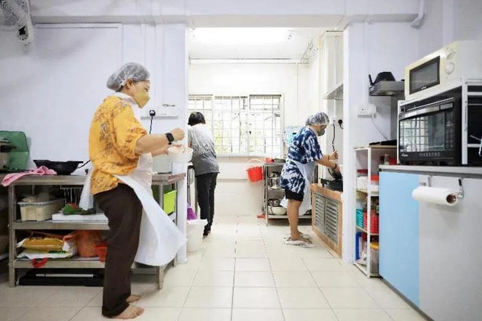 Dapur pusat di kemudahan baru, IDeAL@115, yang bertempat di tingkat 2 Blok 115 Ang Mo Kio Avenue 4. 