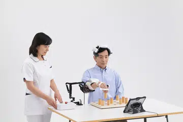 Peranti Lifescapes menggunakan teknologi Brain Computer Interface (BCI) bagi membantu pesakit lumpuh akibat angin ahmar atau kecederaan saraf tunjang.