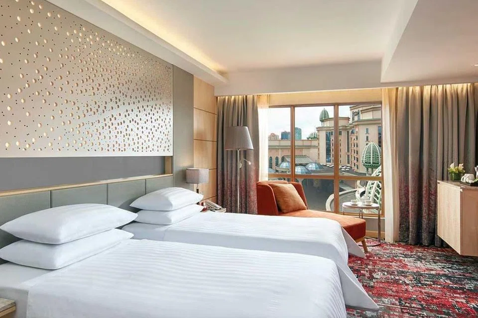 Persatuan Hotel Malaysia (MAH) berkata kemungkinan pengusaha hotel terpaksa menaikkan harga penginapan di Malaysia sekiranya kerajaan tetap mahu melaksanakan dasar penginapan 23 jam sehari.