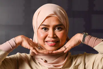 Cik Harnie Hamid, pengasas Harnies Beauty.