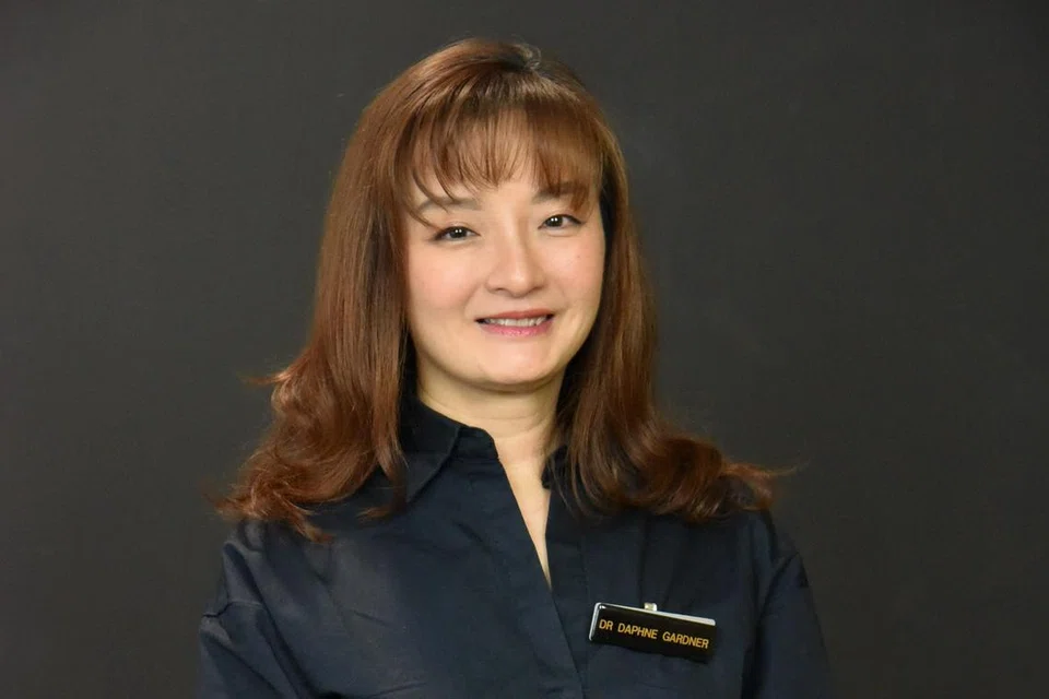 Perunding Kanan dalam bidang Endokrinologi di Hospital Besar Singapura (SGH), Dr Daphne Gardner 