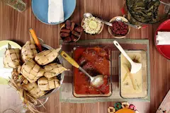 RAYA TETAP BERSEMANGAT: Meskipun kita menyambut Hari Raya secara terhad tahun ini, ia tetap sambutan yang lebih meriah berbanding tahun lalu, dan pengorbanan ini diharap membantu kita menyambut Lebaran lebih meriah di masa depan. - Foto fail