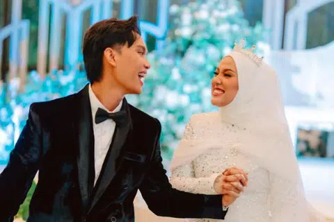 DEDAH DERITA: Ubai (kiri) simpati dan kasihankan isterinya, Shila Amzah yang bekerja demi keluarga sejak usia 10 tahun. 