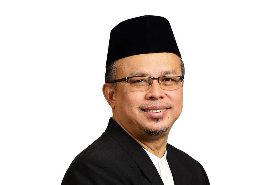 - Timbalan Mufti, Ustaz Dr Mohd Murat Md Aris.