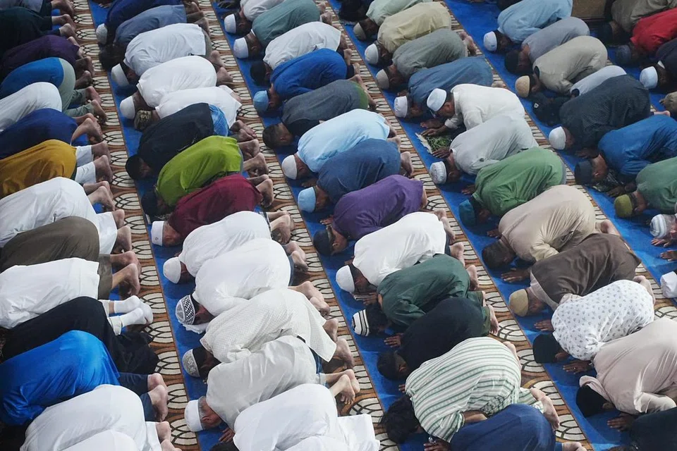 Melawan hawa nafsu dan tunduk kepada perintah Allah swt adalah kunci kepada rahmat dan syurga-Nya. 