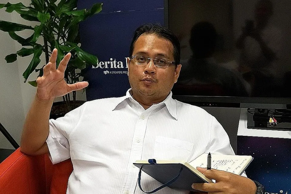 TINJAU JAWI: Dr Hirman Mohamed Khamis menganalisis Jawi - daripada kegemilangan hingga kemerosotan Jawi di Singapura, dan bermata harapan bahawa Jawi boleh diperteguhkan dalam masyarakat. - Foto BH oleh SUHAIMI MOHSEN