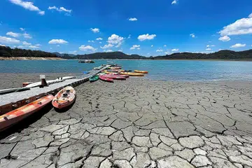 TAHAP AIR RENDAH: Aras air di Tasik Sun Moon mencapai tahap rendah pada Mei lalu apabila Taiwan menghadapi musim kemarau terburuknya dalam tempoh beberapa dekad. - Foto REUTERS