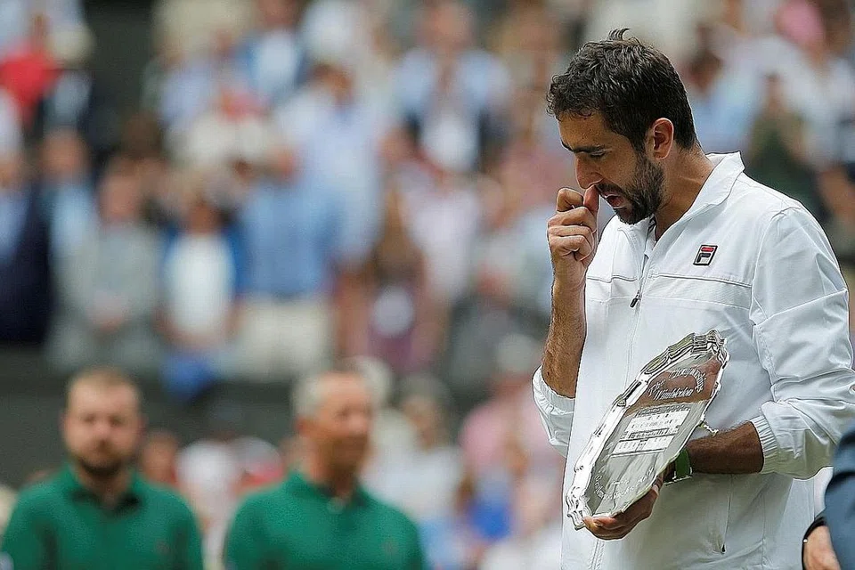 KECEWA: Marin Cilic yang mengalami kecederaan kakinya melecet teruk terpaksa berpuas hati sebagai naib juara. - Foto REUTERS 